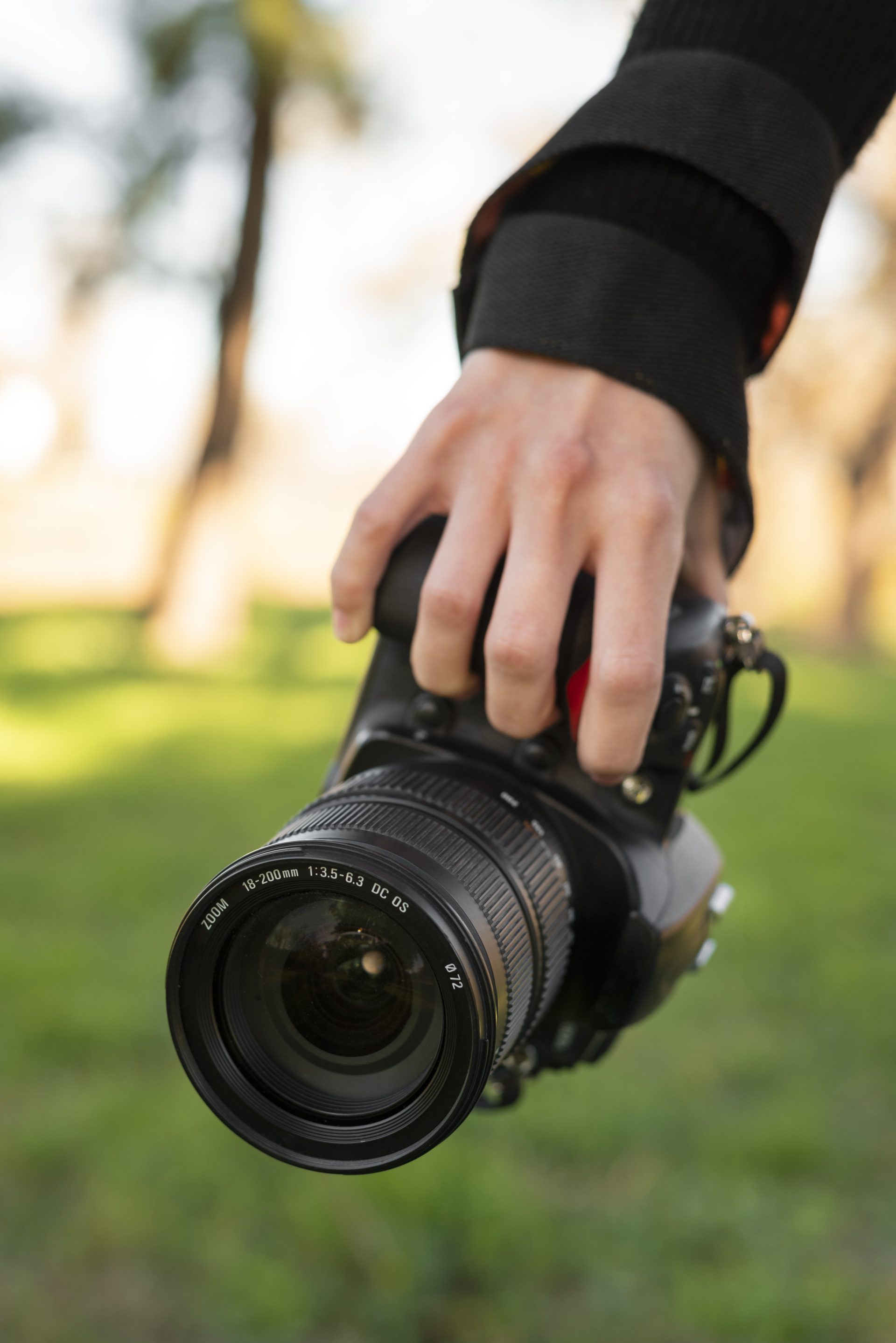 Somebody holds a camera in his hand